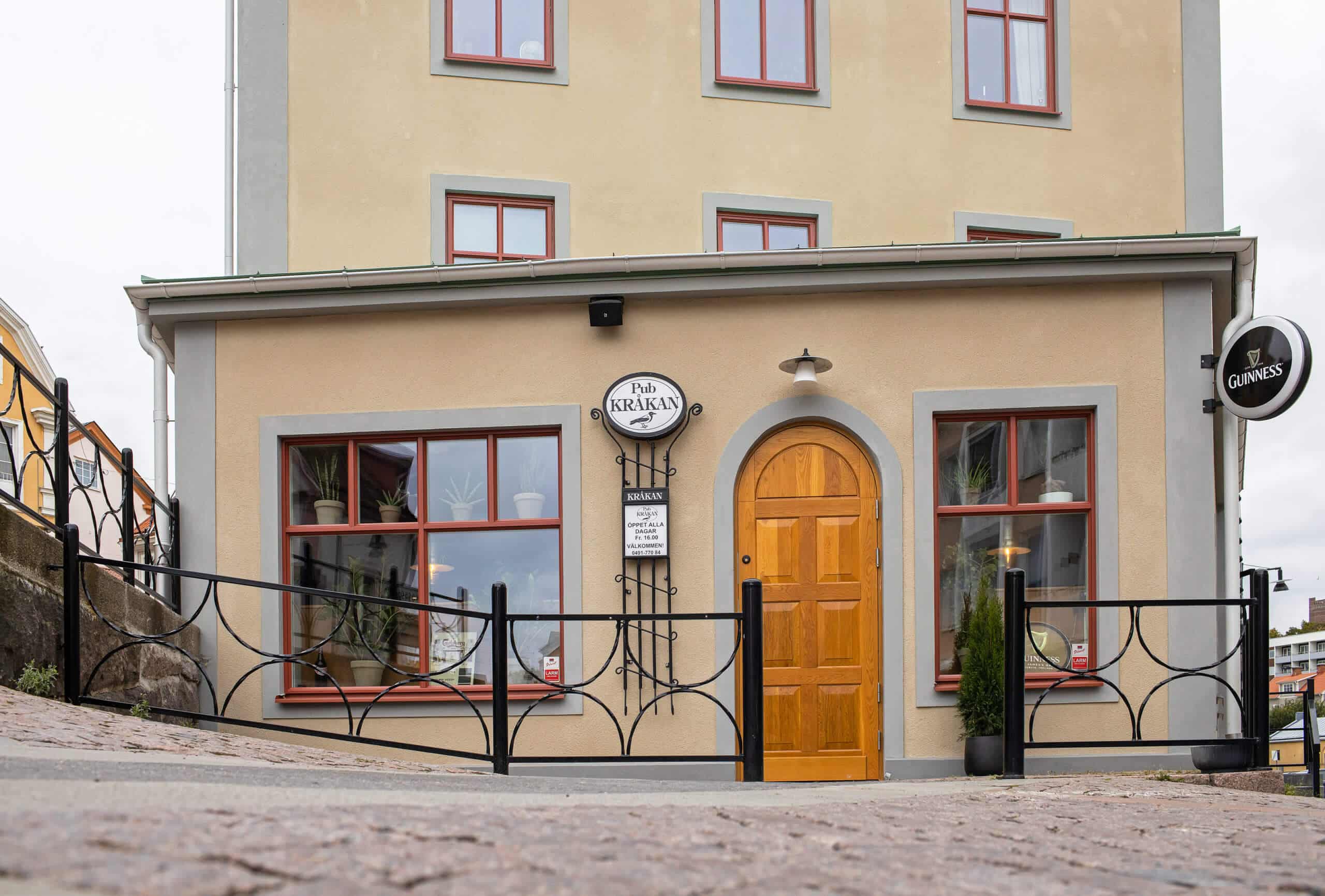 Ingång till Pub Kråkan